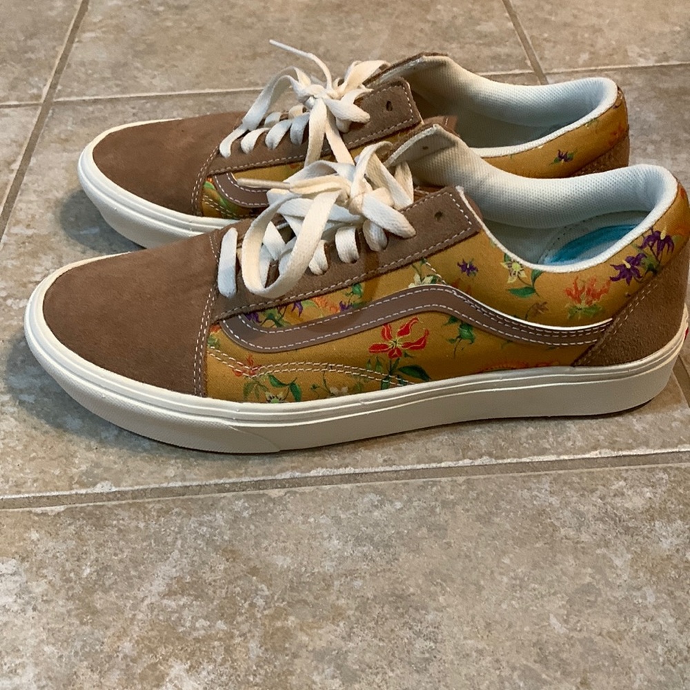 Vans Old Skool ComfyCush Fatal Floral & Golden Brown Sneakers. M 9/W 10.5